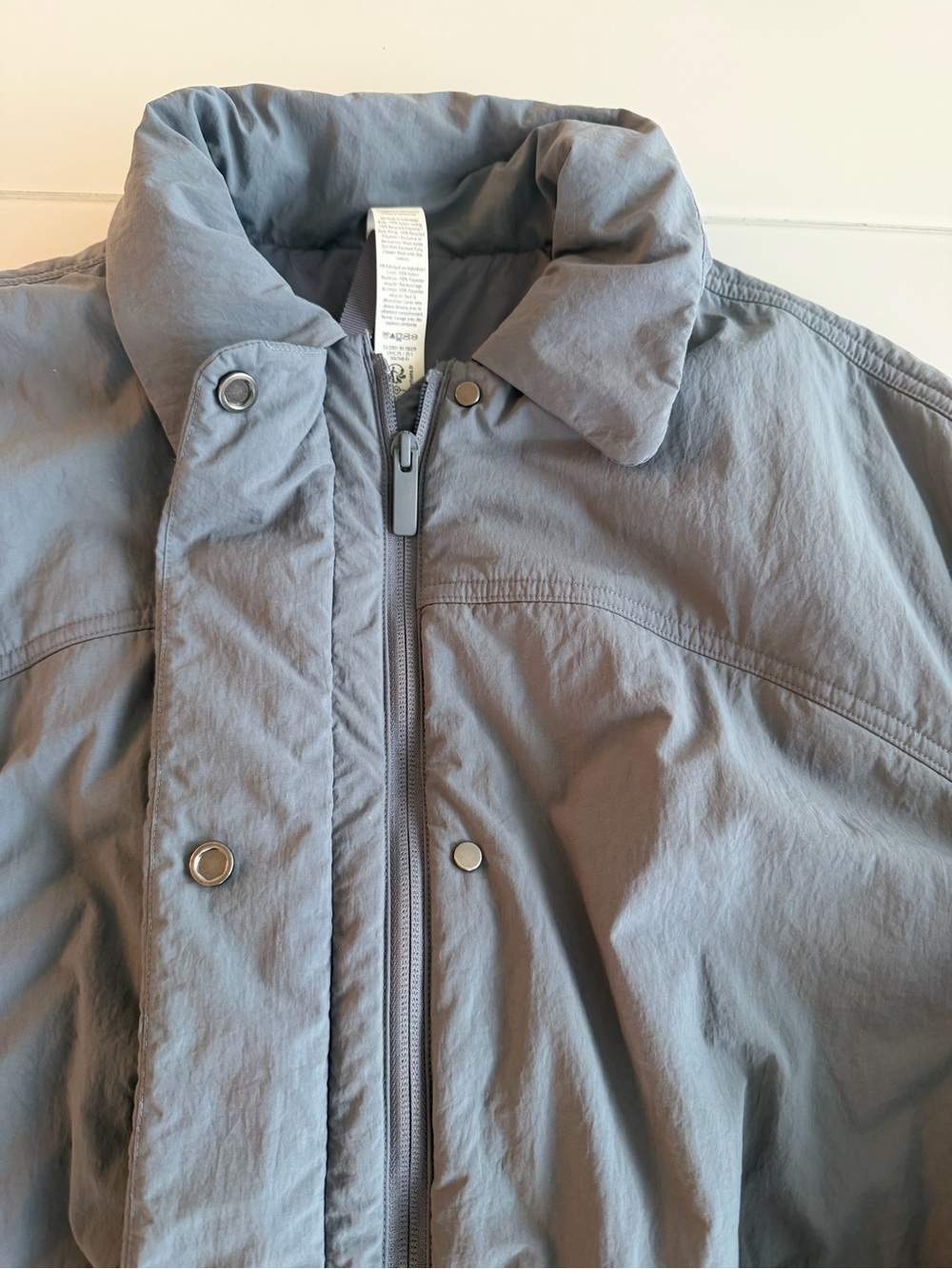 lululemon athletica Slate Gray Cinch-Hem Puffer Jacket sz M - Picture 8 of 10